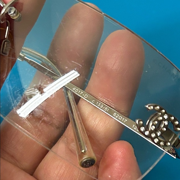 🖤CHANEL LIGHT GREY RHINESTONE LOGO SUNGLASSES - Picture 5 of 16